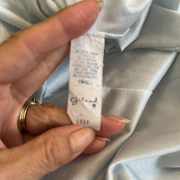 Vintage Gilead light baby blue long nylon cap sleeve nightgown with lace at neck - Picture 7 of 8